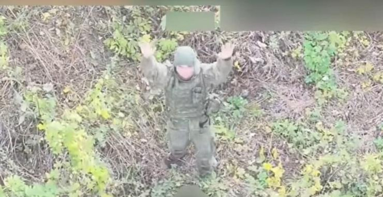 Дрон с громкоговорителем заставил россиянина в Харьковской области сдаться в плен (видео)