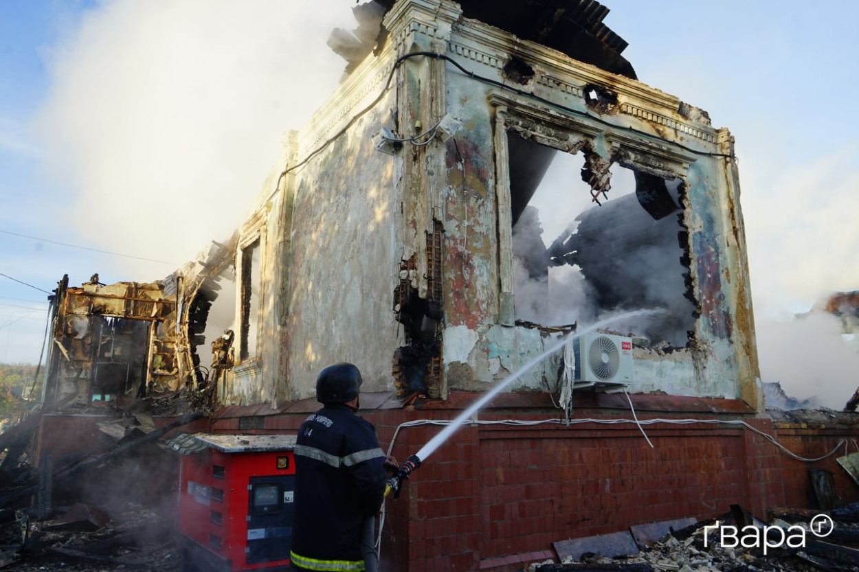 4-часовая атака на город в Харьковской области: россияне ударили по управлению образования (фото)