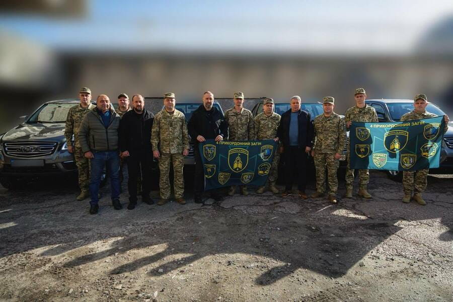 Харьковским пограничникам передали четыре автомобиля к 34-й годовщине отряда