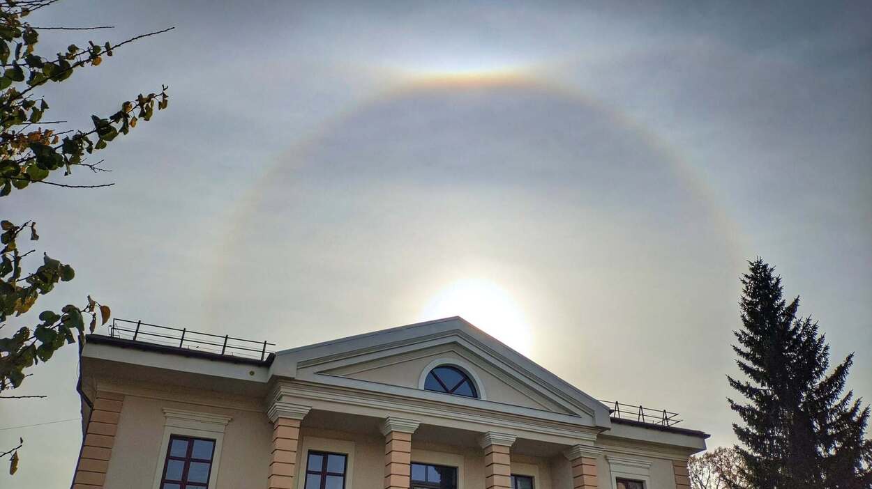 У давнину вважали знаменням: над Харковом помітили гало (фото)