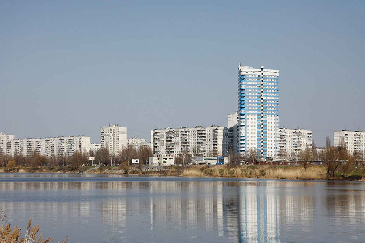 Россия нанесла ракетный удар по жилому кварталу в Харькове