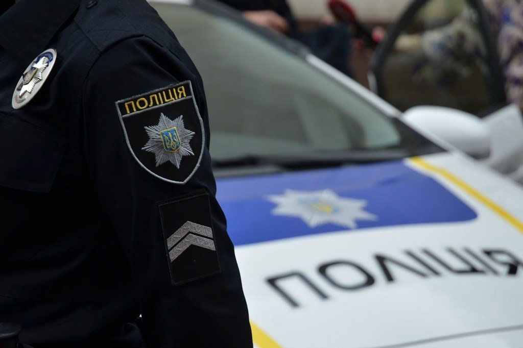 В Харькове посреди улицы избили полицейского