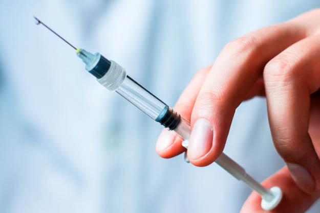 В Харькове парень сделал 20 прививок от коронавируса